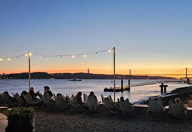 Sunset at Quiosque Ribeira das Naus, Lisboa