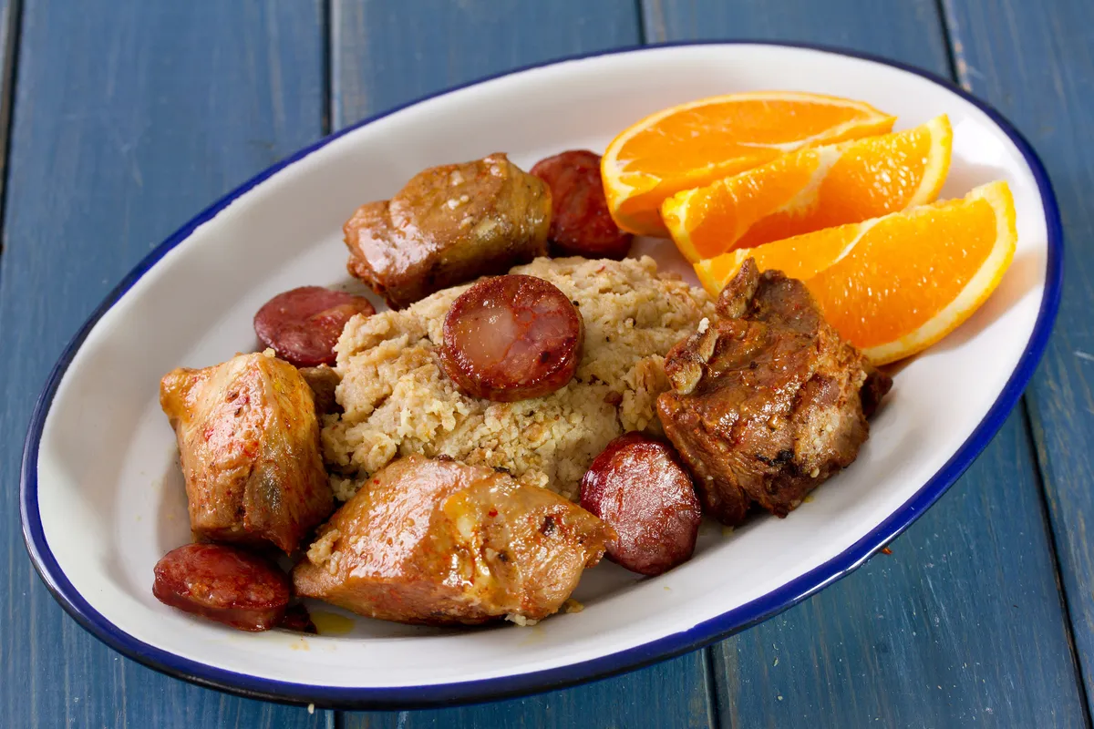 Migas à alentejana with pork