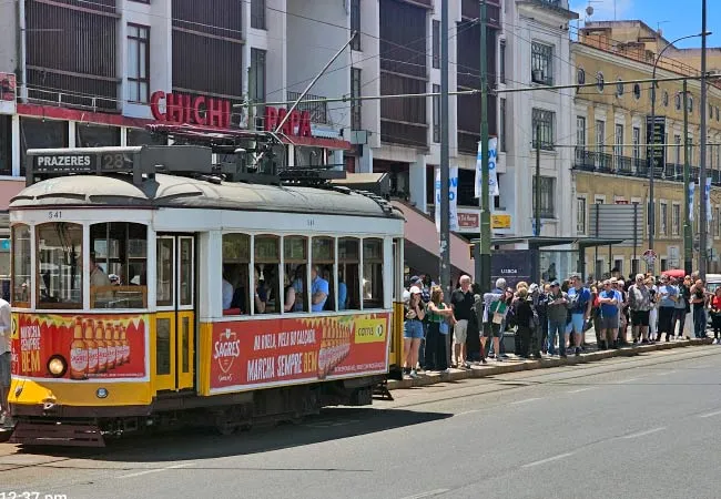A long line for the tram 28 in Lisbon